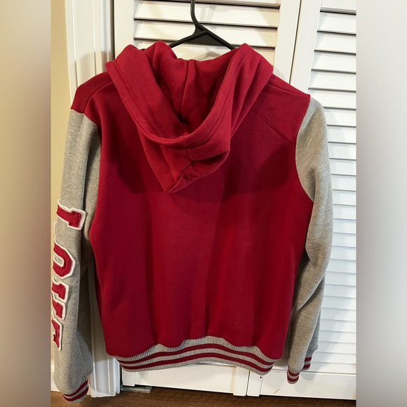 Button, Jacket with pockets. Medium. Red / Gray with stripes. - Picture 2 of 2